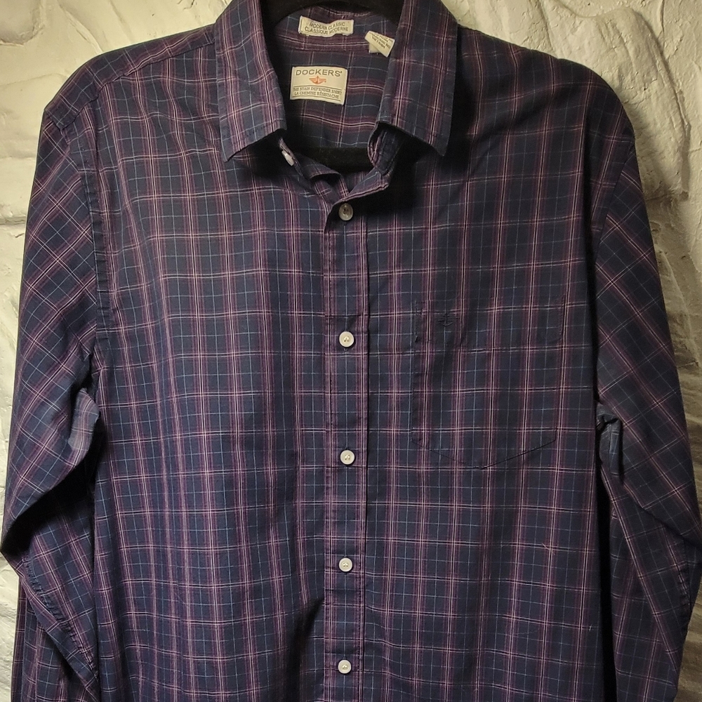 Dockers Men's medium casual button down shirt stain defender purple